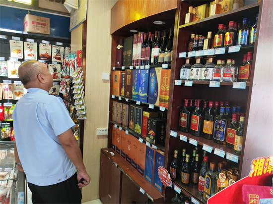 北坡市場監(jiān)督管理所開展“特供酒”清源打鏈專項(xiàng)行動，凈化酒類經(jīng)營環(huán)境